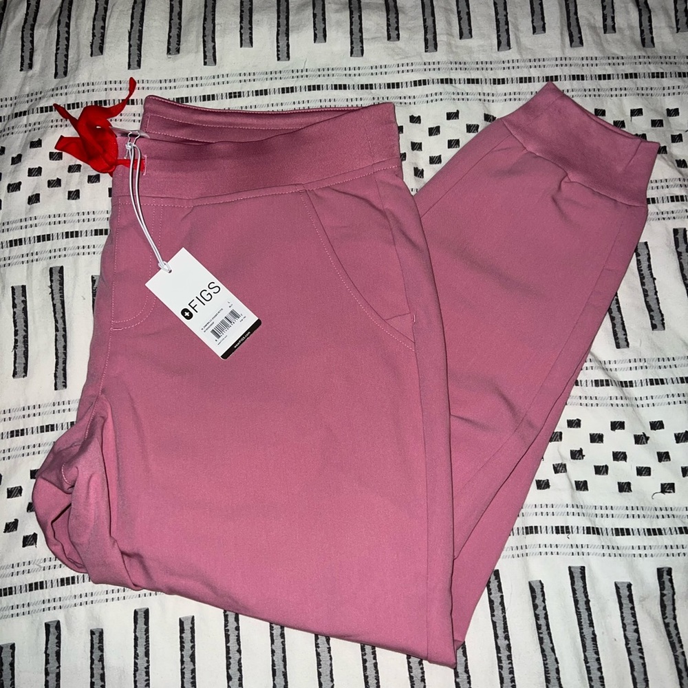 Pink figs scrub bottoms